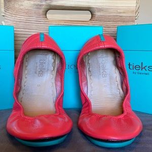 Limited Edition Poppy Tieks, size 9